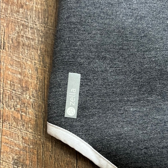 Zella Gray Puffer Jacket with High Collar and Athletic Cut - Picture 10 of 10